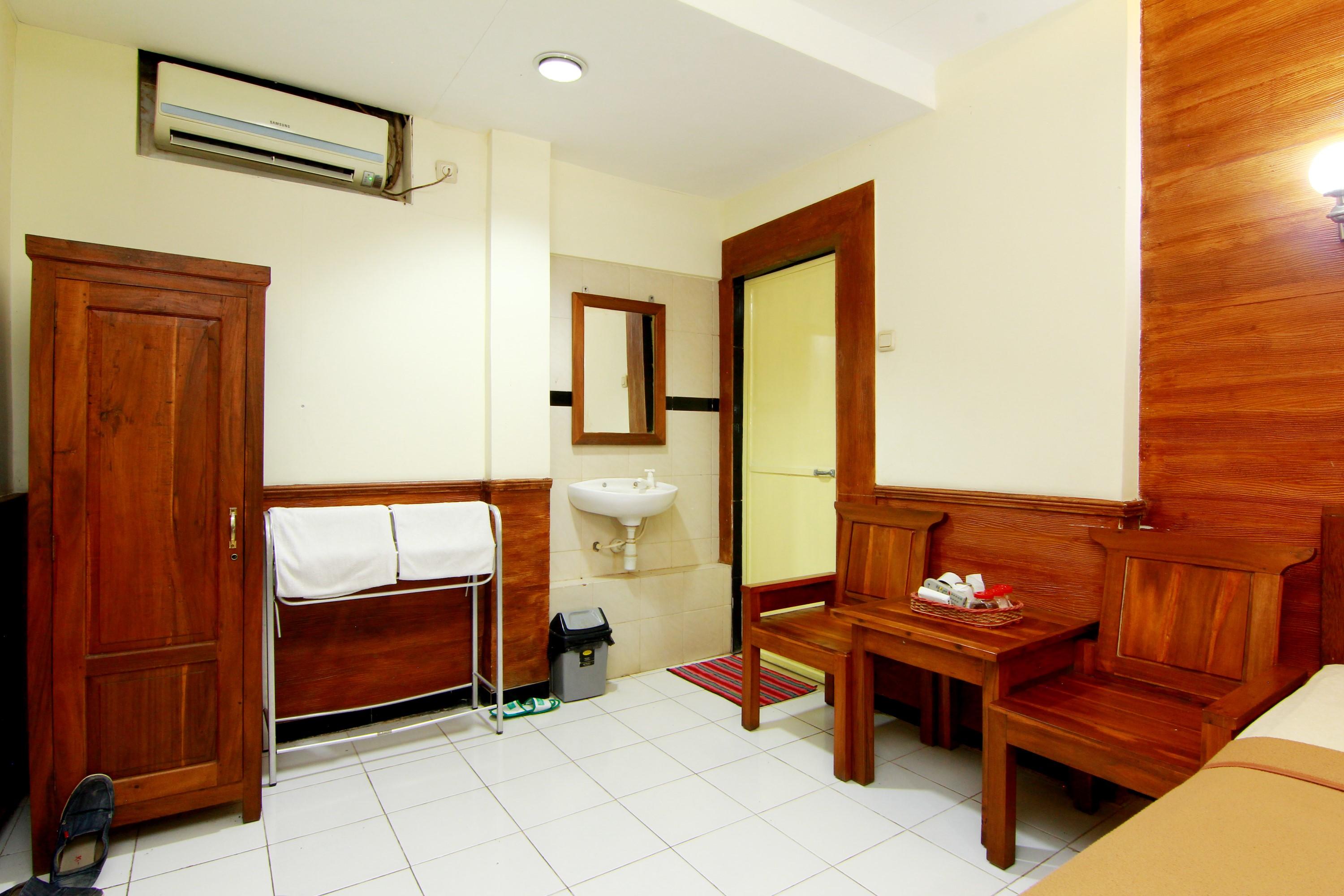 The Soemarsono Hotel Maguwo Buitenkant foto