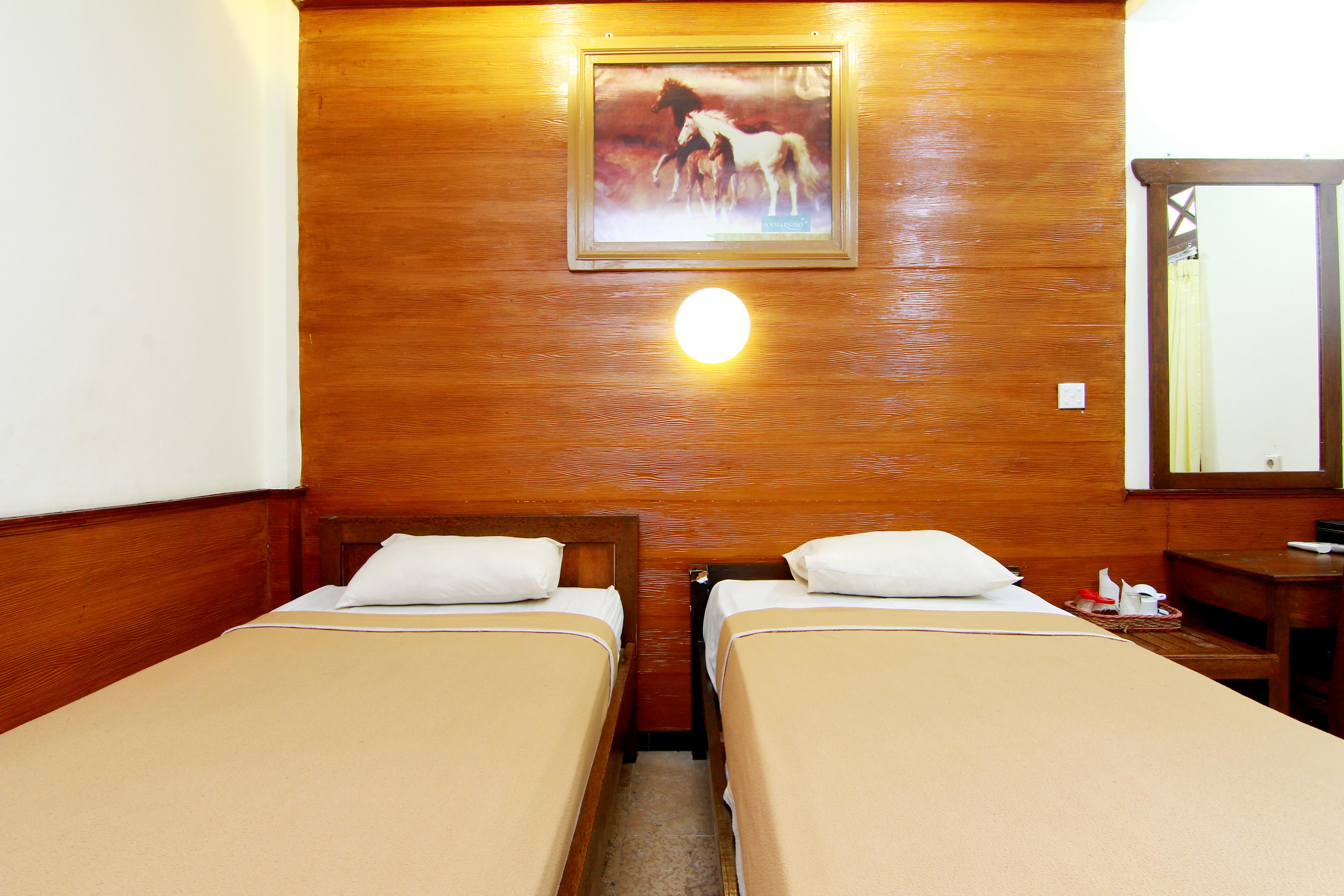 The Soemarsono Hotel Maguwo Buitenkant foto