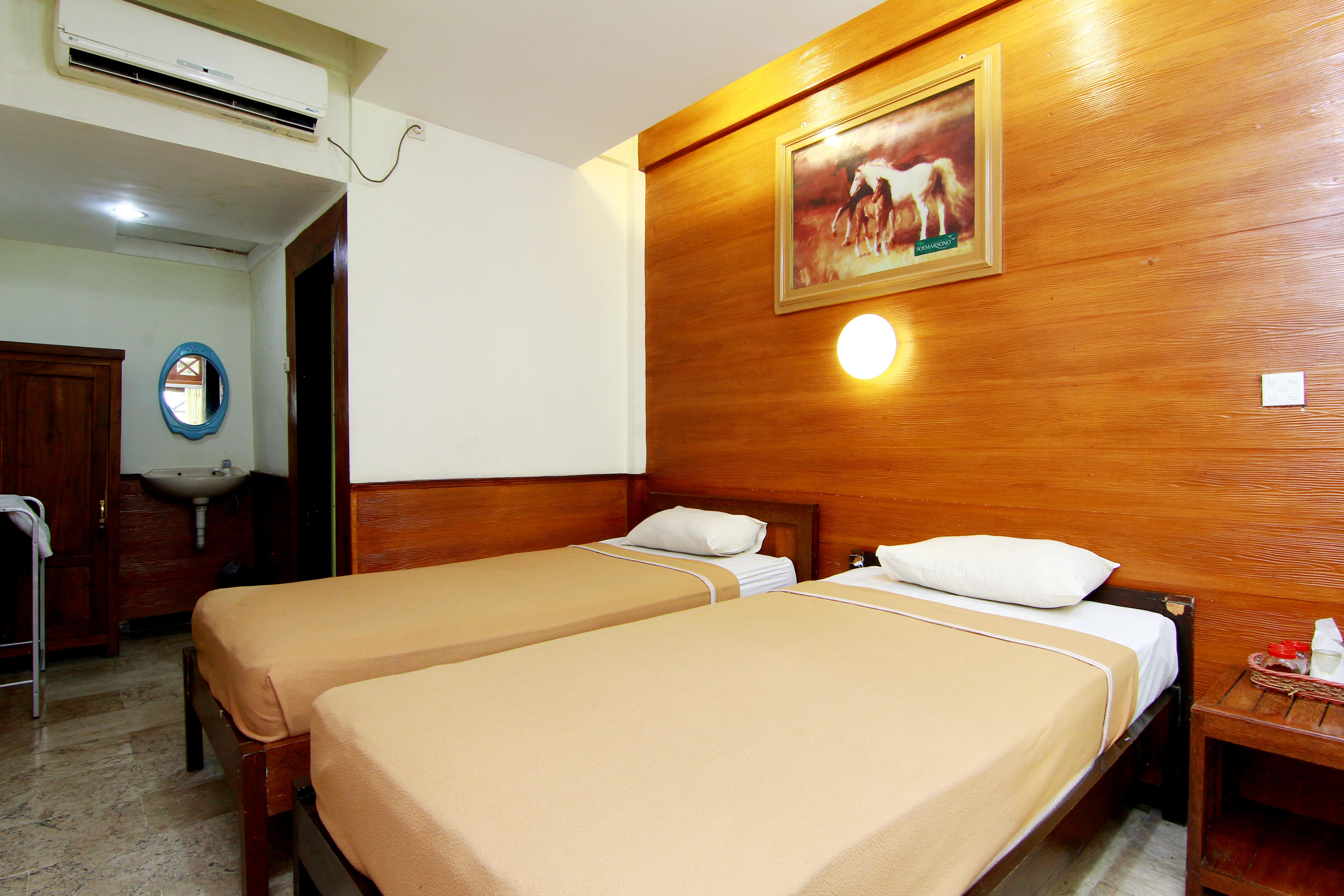 The Soemarsono Hotel Maguwo Buitenkant foto