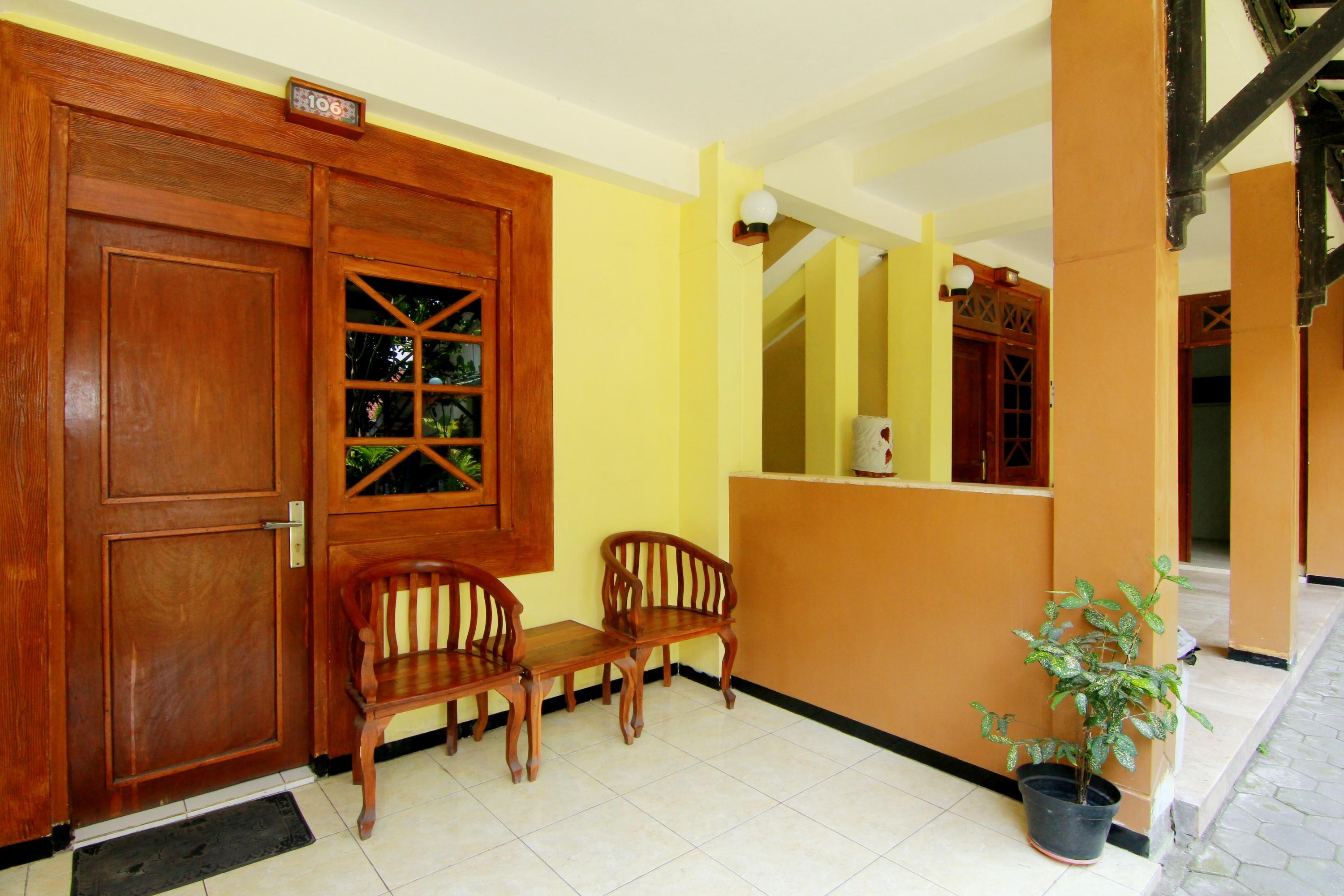 The Soemarsono Hotel Maguwo Buitenkant foto