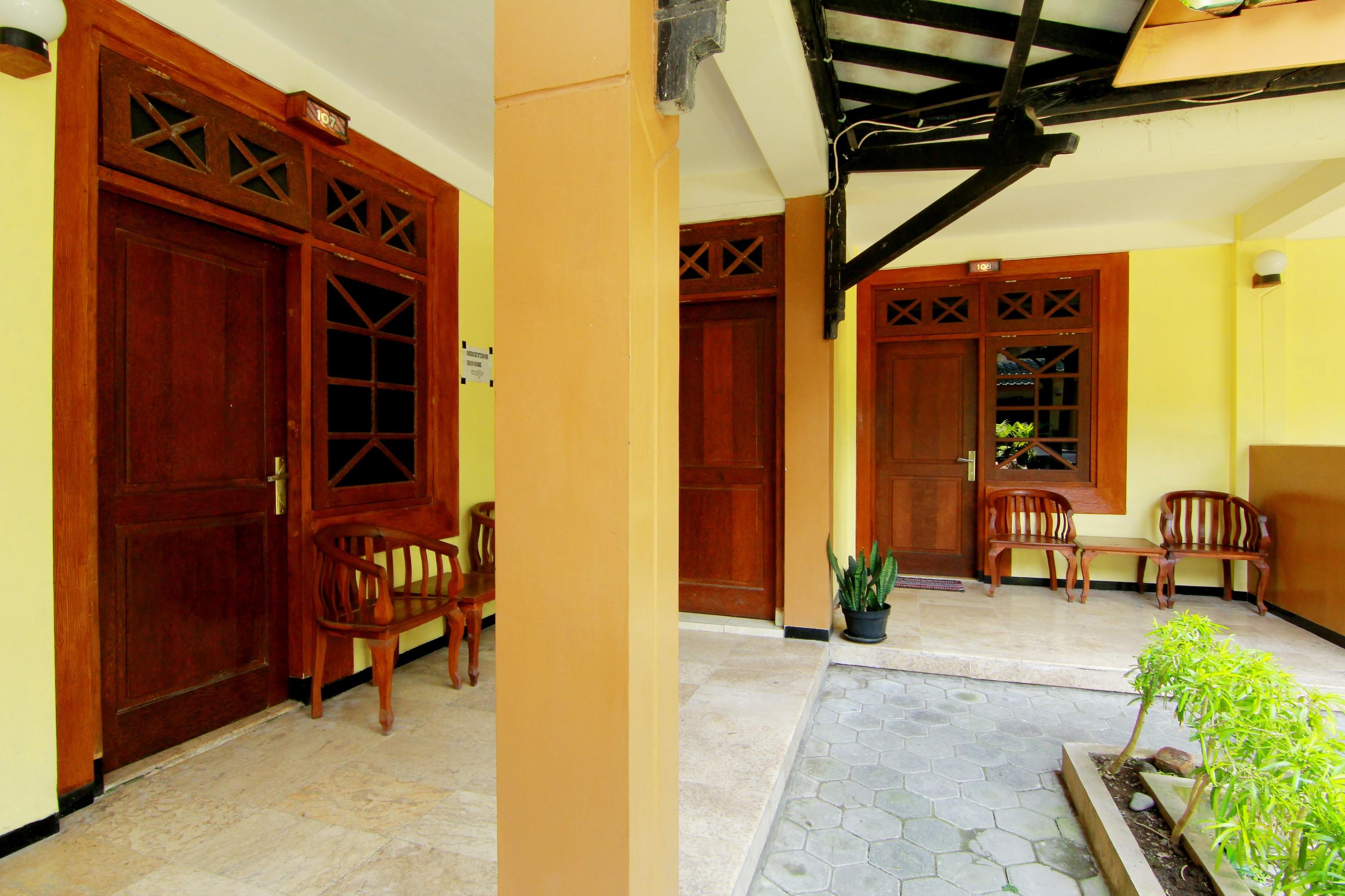 The Soemarsono Hotel Maguwo Buitenkant foto