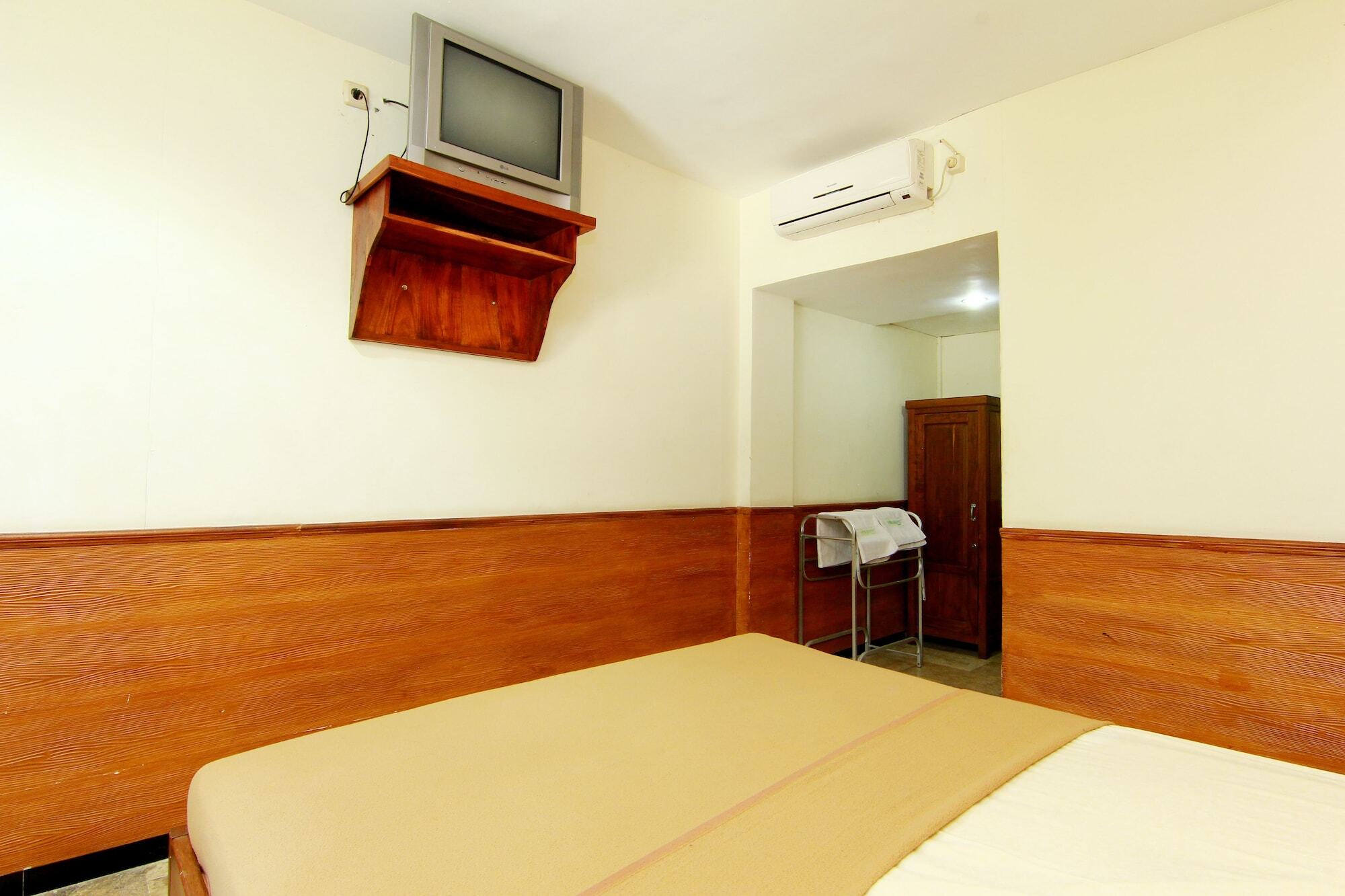 The Soemarsono Hotel Maguwo Buitenkant foto